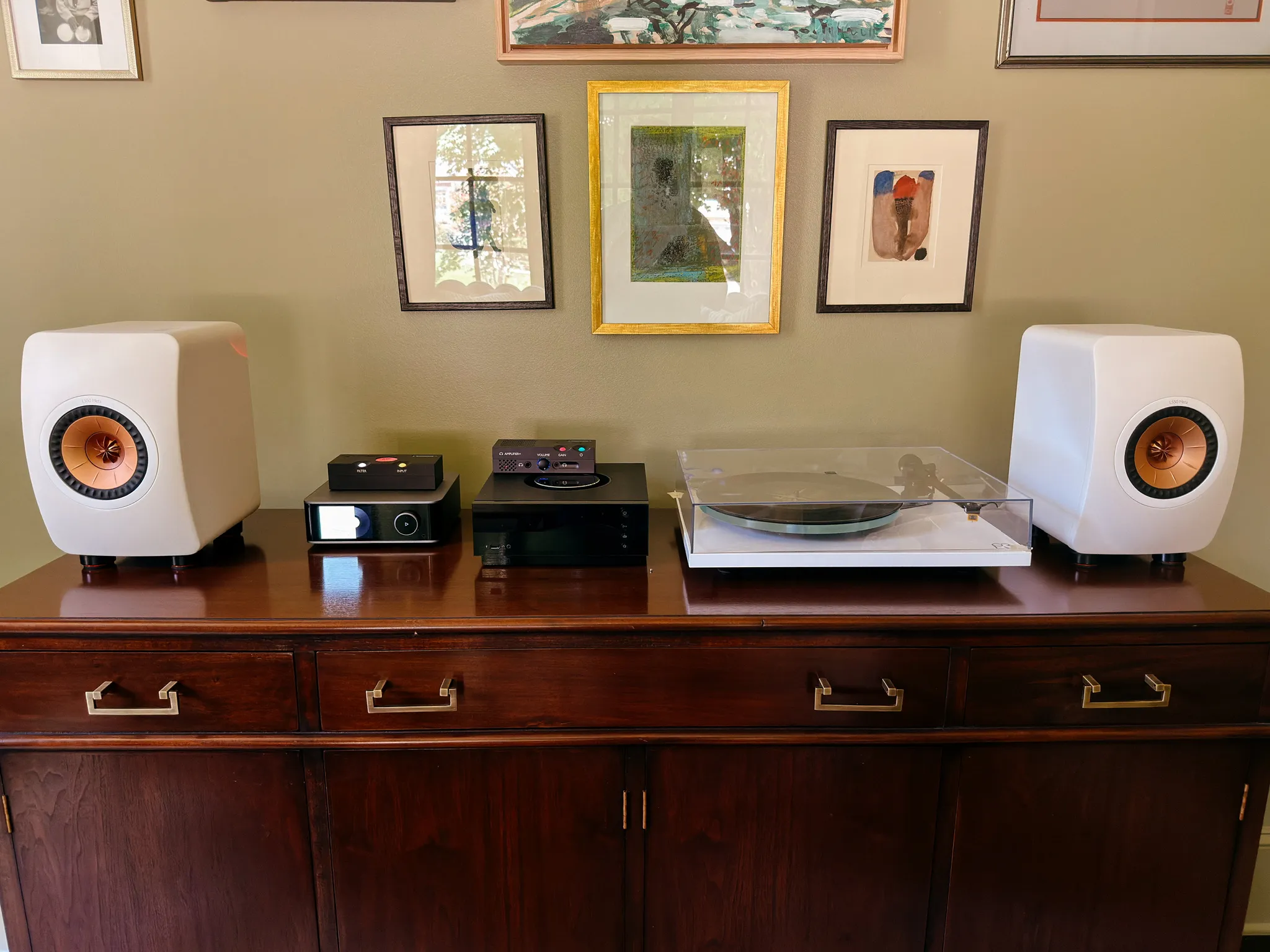 The KEF LS50 Metas either side of the system, with the Chord Anni, Chord Qutest and WiiM Ultra stacked between them on the sideboard
